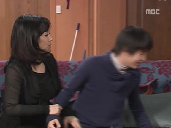 [거침없이하이킥] 민호가 유미랑 뽀뽀해서 충격받은 박해미 ㅋㅋㅋㅋㅋ.jpg | 인스티즈
