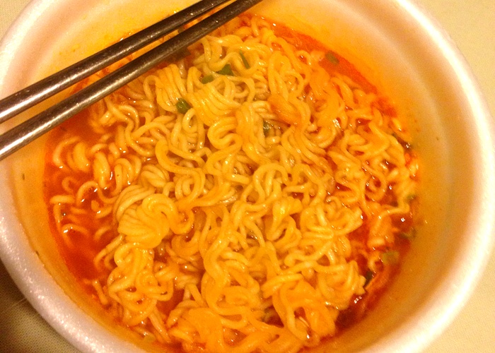 호불호가 갈리는 물조절에 실패한 짭쪼름한 라면들....jpg | 인스티즈