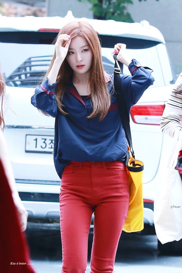 멤버들이 옷 못입는다고 놀렸던 슬기.JPG (레드벨벳) | 인스티즈