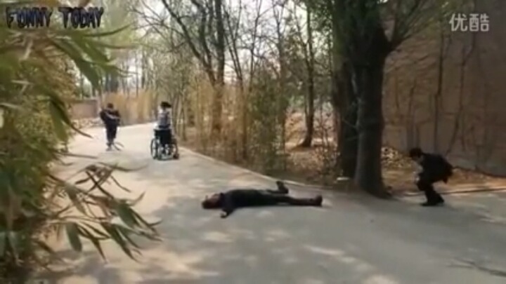 몰래카메라! 길을 걷다 총에 맞는 사람을 본다면?.jpg | 인스티즈