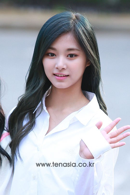 오늘자 쯔위 | 인스티즈