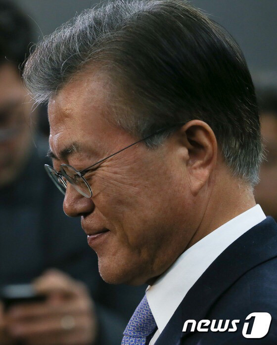 문재인이 고등학교 동창들에게 인심을 잃었던 이유 | 인스티즈