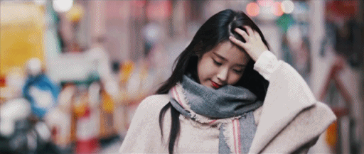 머리 넘기는 아이유 .gif | 인스티즈