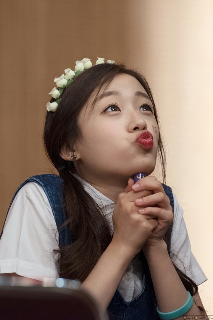 생일맞아서 기분좋아서 사진 올리기_＜ (에이프릴) | 인스티즈