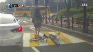 자전거 타다 넘어져서 버리고 가버림.jpgif | 인스티즈
