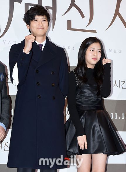 오늘자 강동원과 신은수 | 인스티즈