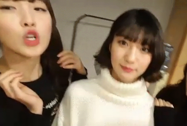 오마이걸 아린 비니 뽀뽀.gif | 인스티즈