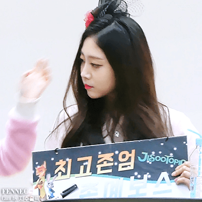 본인이 최고존엄이라고 주장하는 걸그룹 멤버.gif | 인스티즈