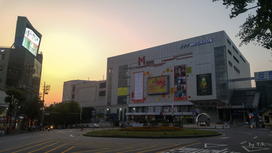 충격적인 2004년 신촌역 사진.jpg | 인스티즈