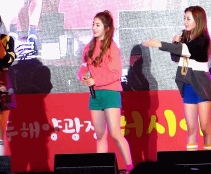 막내 눈치보는 리더.gif | 인스티즈