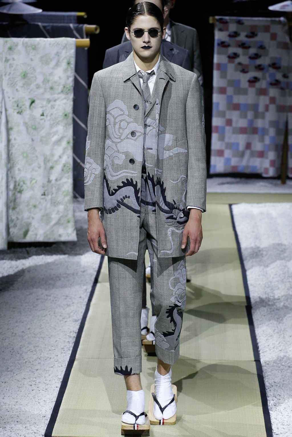 일본풍의 톰브라운 SS16 (데이터주의) | 인스티즈