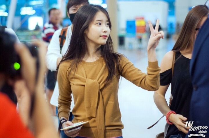 아이유 황청 코디.jpg | 인스티즈