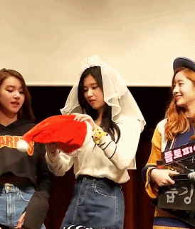 [트와이스] 춤추는 모자.gif | 인스티즈