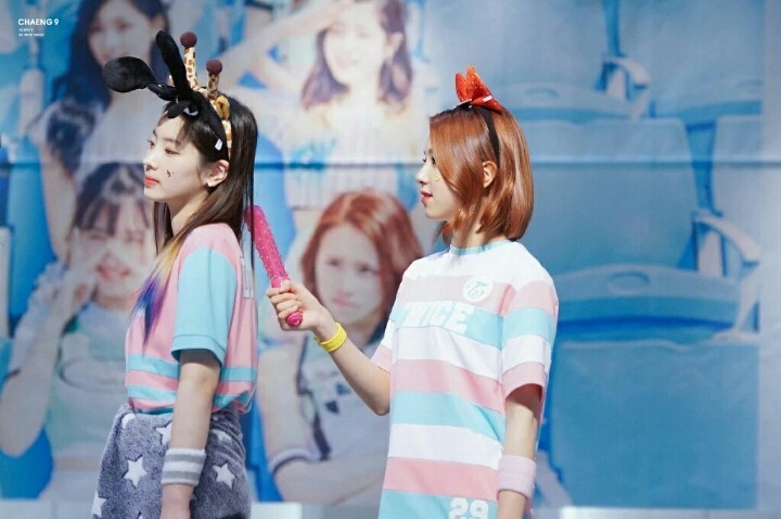 [트와이스] 급식단장님 케어를 담당하고 있는 단원 채영이 | 인스티즈