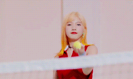 레드벨벳 러시안룰렛 뮤비와매우비슷하다는소리듣고 있는 아이오아이 신곡뮤비 .jpg | 인스티즈