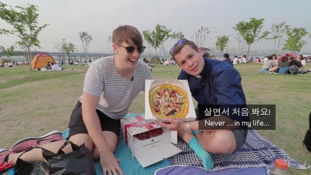 한국 피자 먹고 뿅간 영국 남자.jpg | 인스티즈