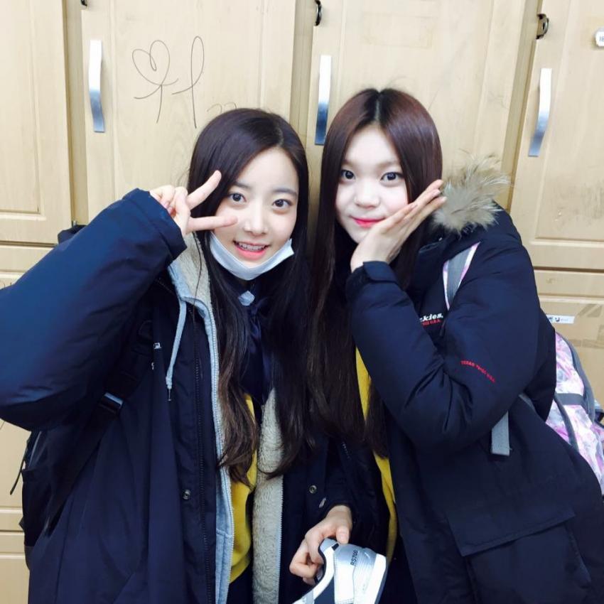 오늘자 에이프릴 현주, 여자친구 엄지 학교에서.jpg | 인스티즈