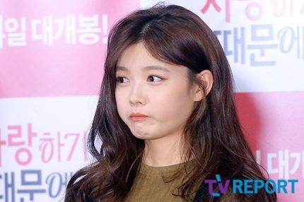오늘자 시사회 김유정 | 인스티즈