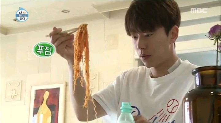 아침부터 라면 4개에 삼겹살 흡입한 윤현민 | 인스티즈