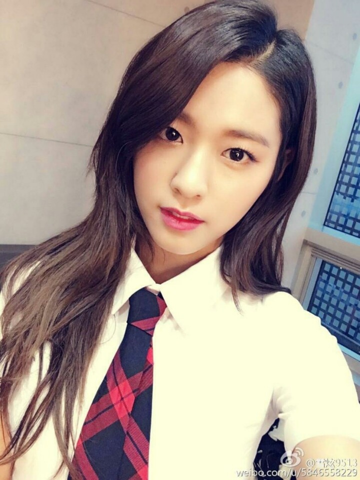 오늘자 설현 짱예ㄷㄷㄷㄷ | 인스티즈