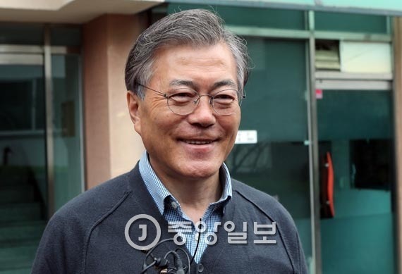 넥타이 매는걸 싫어한다는 문재인 | 인스티즈