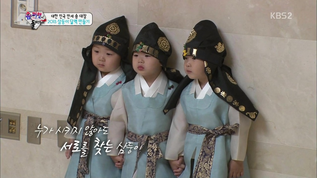 [슈퍼맨이돌아왔다] 서로 손을 꼭 잡고 있는 삼둥이 | 인스티즈
