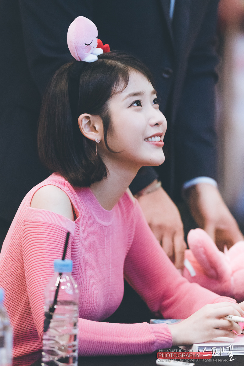 [17.04.30] 코엑스 팬사인회 아이유.jpg | 인스티즈