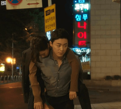 [질투의화신] 표나리 가방지킴이.gif | 인스티즈