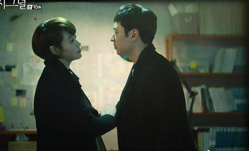 [시그널] 왜 손깍지를 꼈는지 모르겠지만.. 전 찬성이고요? | 인스티즈