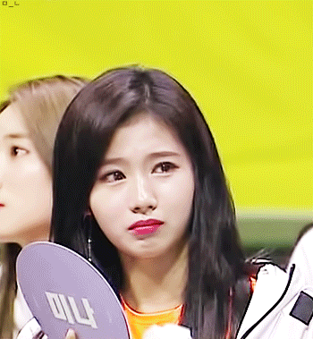 아육대 미나를 보고 같이 우는 사나.gif | 인스티즈