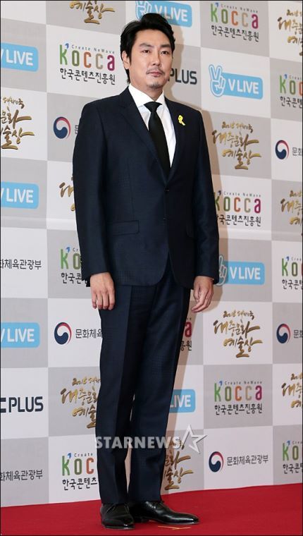 오늘자 멋진 조진웅... | 인스티즈