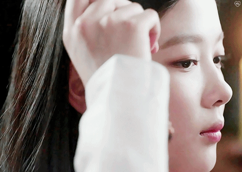 김유정 남자에서 여자가 될때.gif | 인스티즈