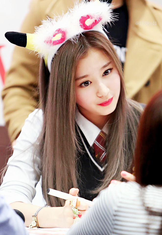 매일 헤어스타일이 바뀌는 트와이스 사나.jpg | 인스티즈