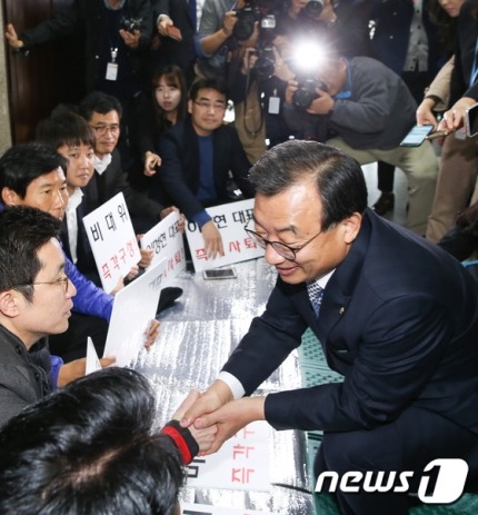 오늘자 이준석 단식 농성 보러간 이정현ㅋㅋㅋㅋ | 인스티즈