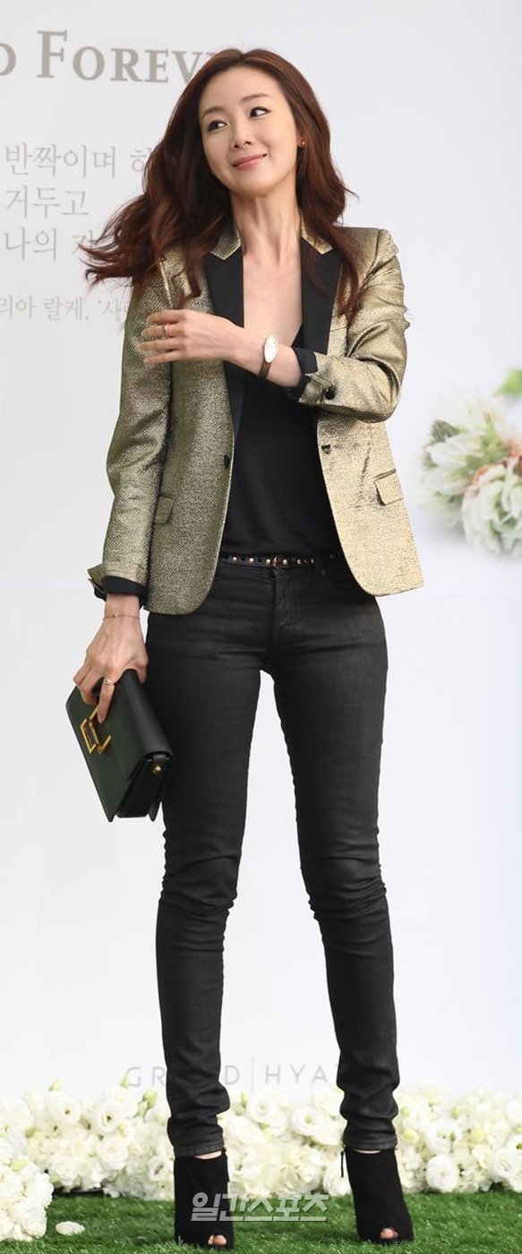 두달만 있으면 43살 되는 여배우.jpg | 인스티즈