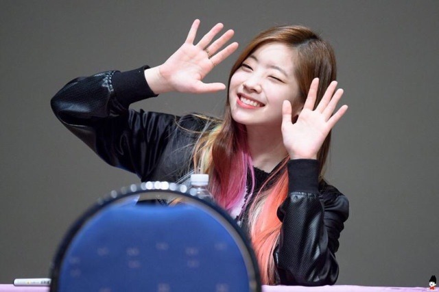 진사 가서 잘 자고있을지 걱정되서 올려보는 트와이스 다현 | 인스티즈
