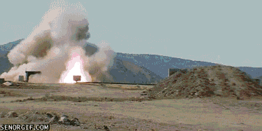 자동차가 가루되는 순간.gif | 인스티즈