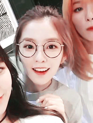 안경도 잘 어울리는 아이린 | 인스티즈