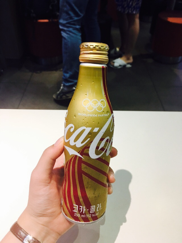 맥도날드 신메뉴 구매시 증정하는 코카콜라 에디션 (+라지세트 구매시 증정)(+가격) | 인스티즈