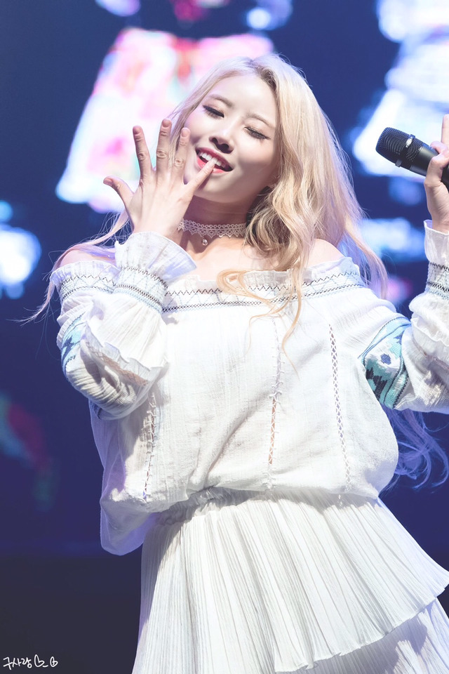 [러블리즈] 은행 가는 길에 미주 | 인스티즈