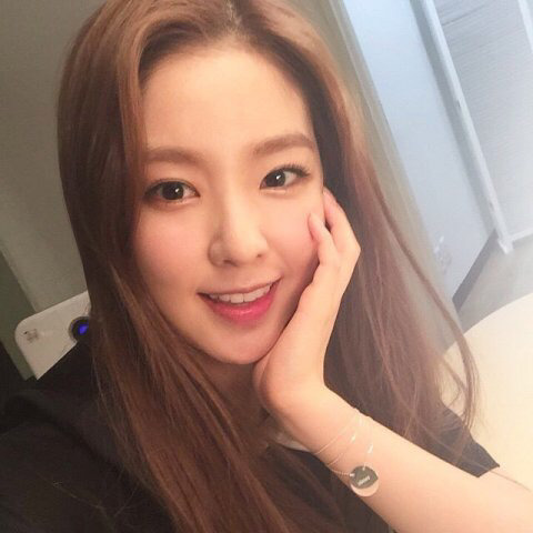 셀카 못찍는다고 소문난 아이린.JPG | 인스티즈