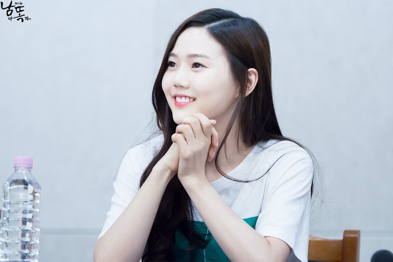 폭죽에 놀랐다가 다시 미소를 찾는 오마이걸 효정.gif | 인스티즈