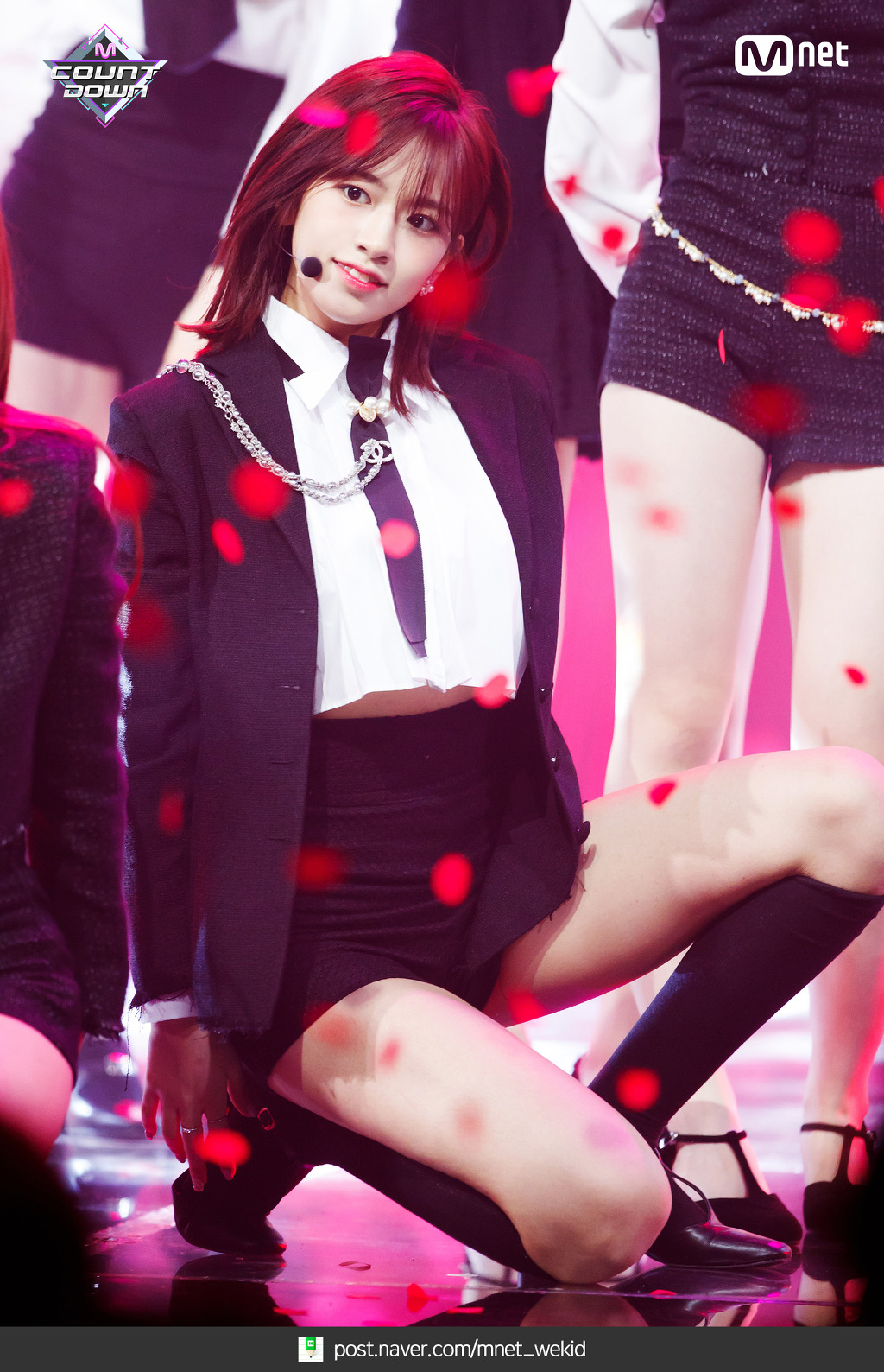 무대 의상으로 샤넬 입은 아이즈원 비주얼 ㅎㄷㄷ | 인스티즈
