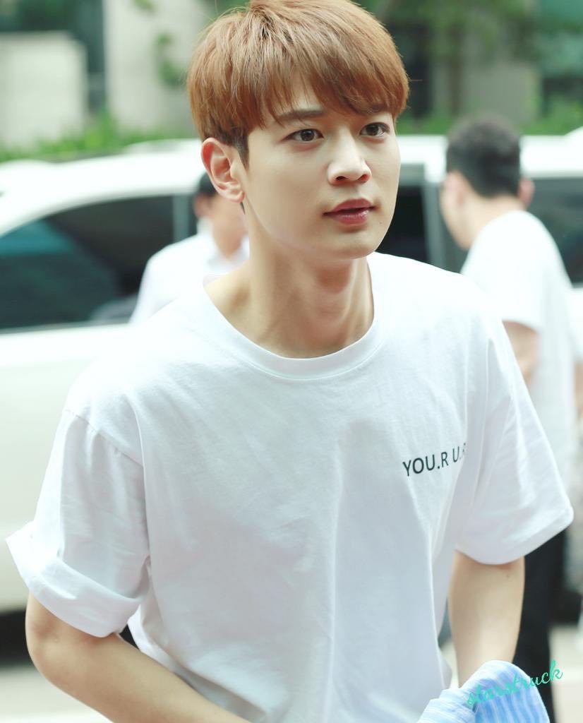 [샤이니] 화이트티셔츠를 입은 민호 | 인스티즈