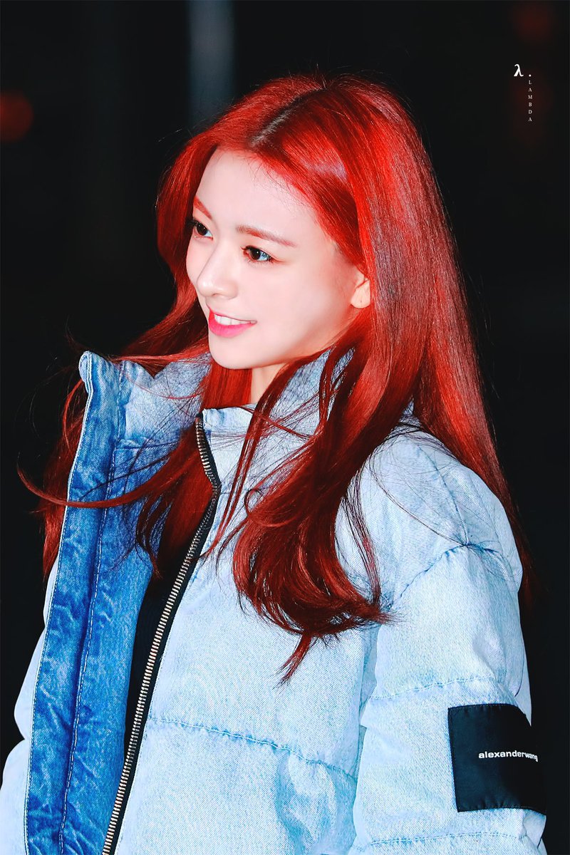 빨간머리가 잘어울리는 ITZY 유나.jpgif | 인스티즈