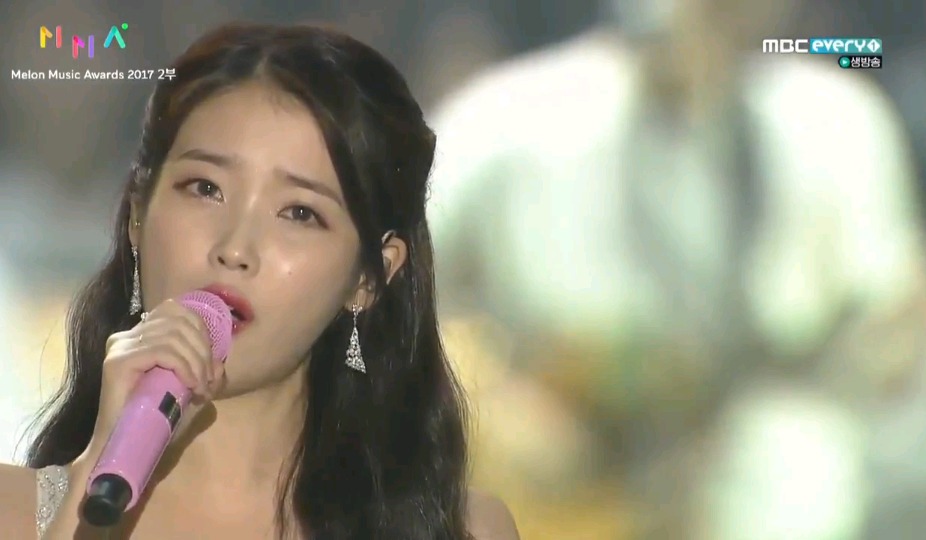 오늘 자 멜론뮤직어워드 보고있던 사람들 모두 소름돋고 눈물났다던 감동적인 무대.jpg | 인스티즈