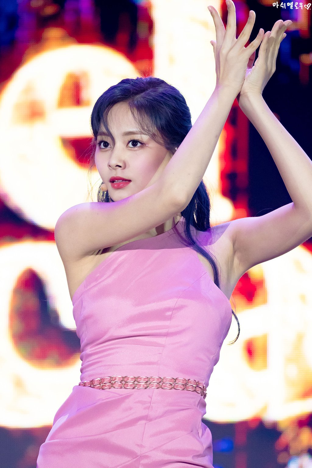 머리묶은 쯔위.jpgif | 인스티즈