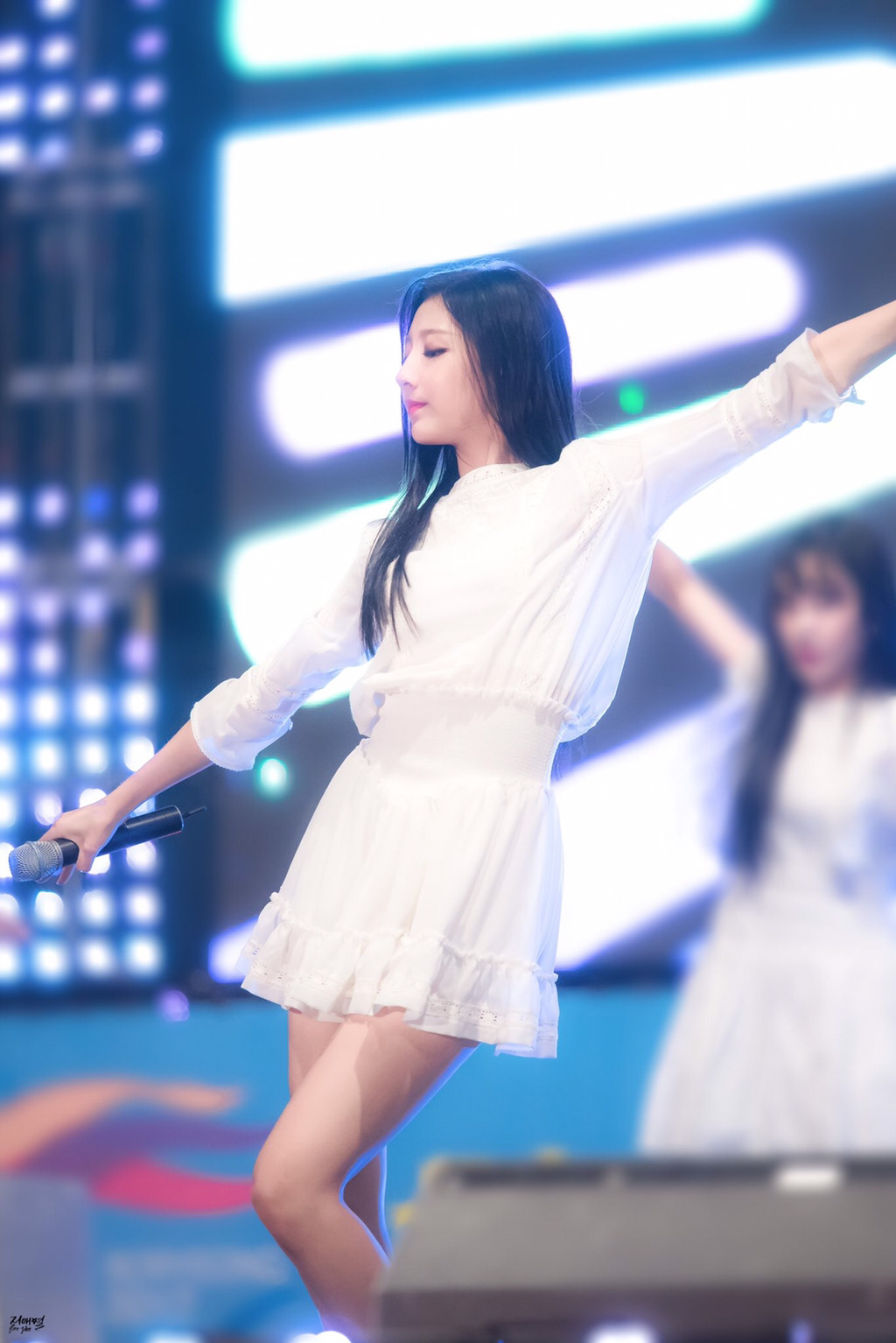 [러블리즈] 밤이 되어도 더운 것 같아서 예인이 | 인스티즈
