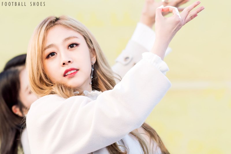 다시 흑발로 돌아온 러블리즈 지수.gif | 인스티즈