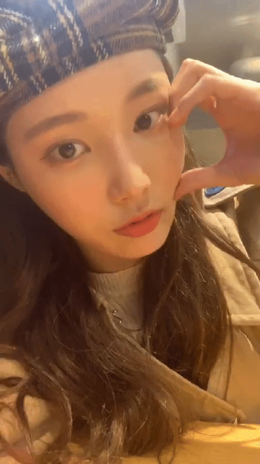 어제 3주년 기념 인스타 라이브한 모모랜드 연우(2).gif | 인스티즈